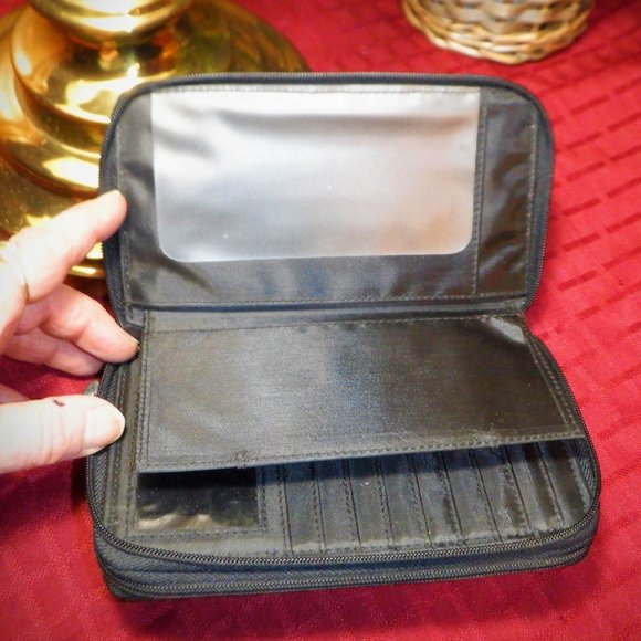 Amazing ~ CLUTCH ~ with Calculator/ Spot for Checkbook / Credit Cards and All - Picture 3 of 5